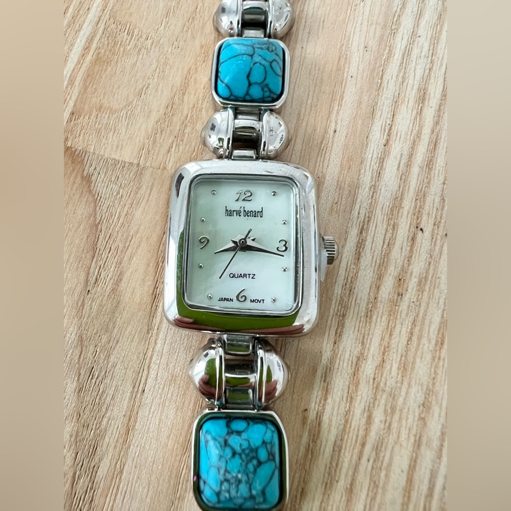 Harve Benard ladies silver tone stone accented watch NEW BATTERY